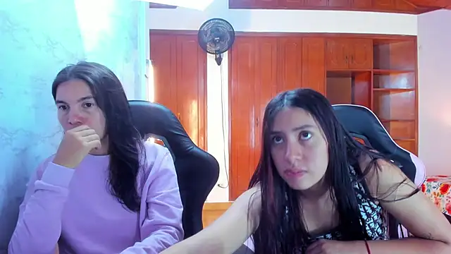 Snapshot of Emily_and_Soffy chatting on February 6, 12:19 pm Emily and Soffy online show from February 6, 12:19 pm