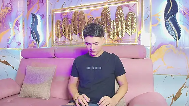 FemNoa online show from February 20, 7:25 pm