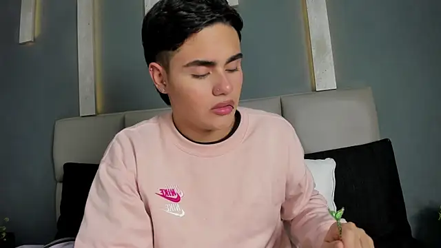 FemNoa online show from March 2, 1:51 pm