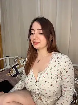 Snapshot of Linnea_ chatting on February 14, 8:27 pm Linnea online show from February 14, 8:27 pm