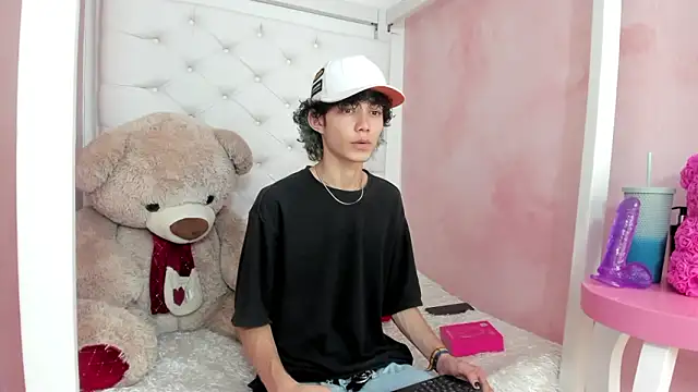 Snapshot of thanier_18 chatting on February 11, 7:41 pm thanier 18 online show from February 11, 7:41 pm