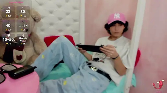 Snapshot of thanier_18 chatting on February 13, 7:32 pm thanier 18 online show from February 13, 7:32 pm