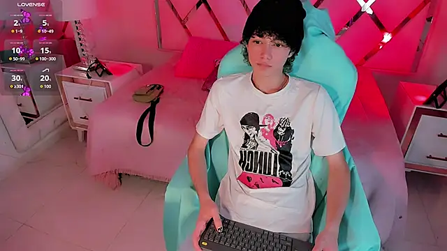 Snapshot of thanier_18 chatting on February 18, 7:32 pm thanier 18 online show from February 18, 7:32 pm