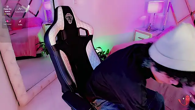 Snapshot of thanier_18 chatting on February 24, 7:34 pm thanier 18 online show from February 24, 7:34 pm