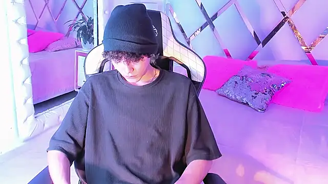 Snapshot of thanier_18 chatting on February 27, 7:36 pm thanier 18 online show from February 27, 7:36 pm