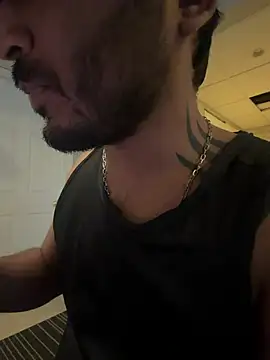 Snapshot of DaggerTie chatting on February 18, 3:30 pm DaggerTie online show from February 18, 3:30 pm