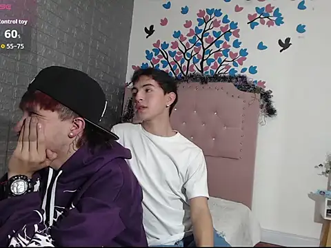 Snapshot of Damian20261 chatting on February 21, 10:33 pm Damian20261 online show from February 21, 10:33 pm