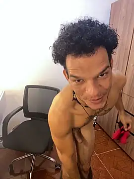 Snapshot of MaxyRyan chatting on March 21, 1:16 pm MaxyRyan online show from March 21, 1:16 pm