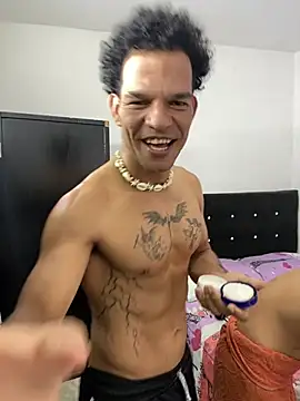 Snapshot of MaxyRyan chatting on April 12, 3:39 pm MaxyRyan online show from April 12, 3:39 pm