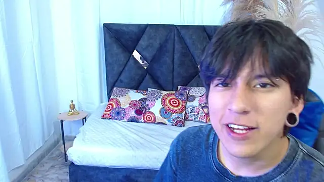 nikoo 18 online show from February 24, 1:42 pm