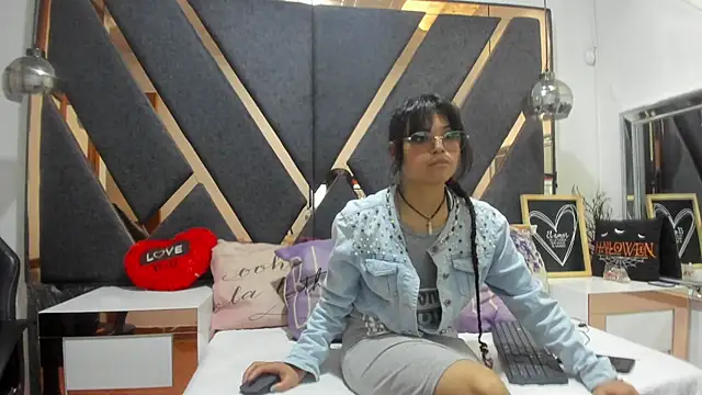 Snapshot of Maggyx chatting on February 11, 1:38 pm Maggyx online show from February 11, 1:38 pm