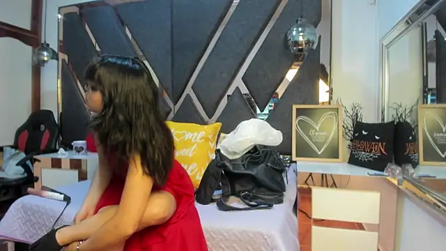 Snapshot of Maggyx chatting on February 14, 1:41 pm Maggyx online show from February 14, 1:41 pm