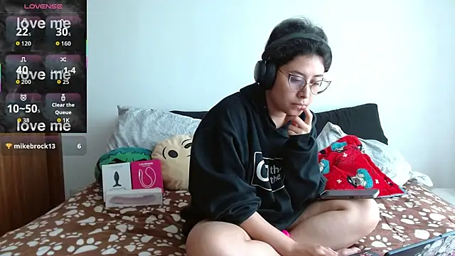 Juliexxxxtasy online show from February 17, 2:02 pm