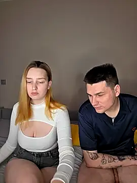 ToxyFoxyy online show from February 5, 2:00 pm