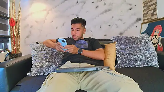 Max Hornye online show from April 11, 6:45 pm