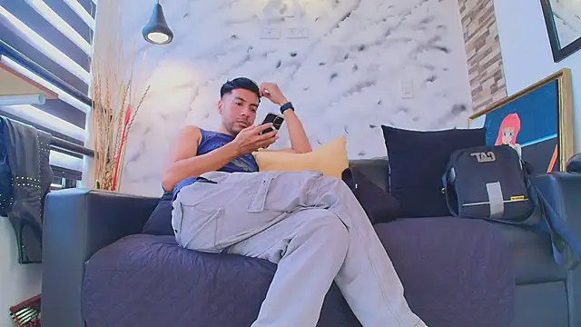 Max Hornye online show from April 18, 6:45 pm