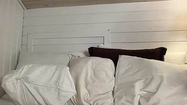 Snapshot of NoahhSkye chatting on February 9, 9:19 pm NoahhSkye online show from February 9, 9:19 pm