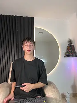 Snapshot of ARON_LUXX chatting on February 14, 3:03 am ARON LUXX online show from February 14, 3:03 am