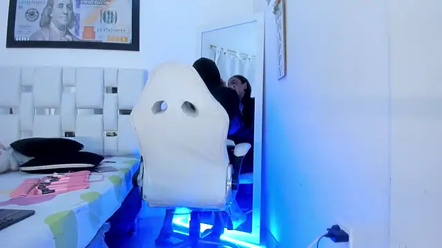 Snapshot of isabellalovestory chatting on February 10, 5:11 am isabellalovestory online show from February 10, 5:11 am