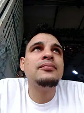 Snapshot of polla_large_active chatting on April 13, 2:22 pm polla large active online show from April 13, 2:22 pm