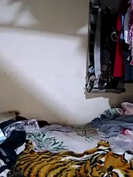 Snapshot of polla_large_active chatting on April 16, 4:30 pm polla large active online show from April 16, 4:30 pm