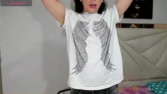 Snapshot of ale-noah chatting on February 7, 10:41 am ale-noah online show from February 7, 10:41 am