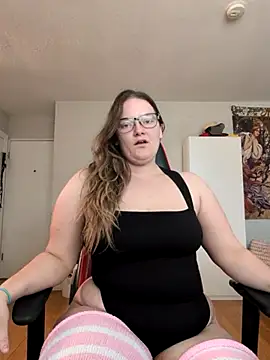 Snapshot of lillythotz chatting on April 1, 7:00 pm lillythotz online show from April 1, 7:00 pm