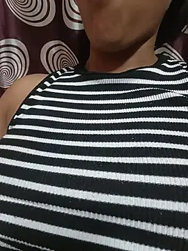 Snapshot of komalsharma99 chatting on June 8, 6:52 pm komalsharma99 online show from June 8, 6:52 pm