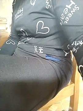 Snapshot of LiilyZi chatting on February 25, 4:00 am LiilyZi online show from February 25, 4:00 am