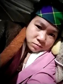 Snapshot of Erika--006 chatting on February 9, 12:36 am Erika--006 online show from February 9, 12:36 am