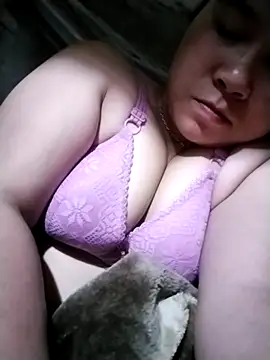 Snapshot of Erika--006 chatting on February 14, 1:41 pm Erika--006 online show from February 14, 1:41 pm