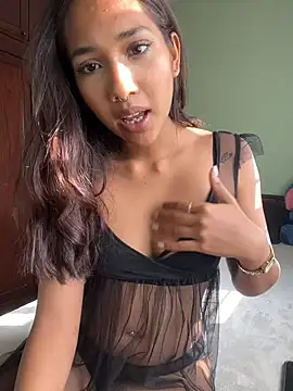 lyla luv online show from February 20, 9:10 am