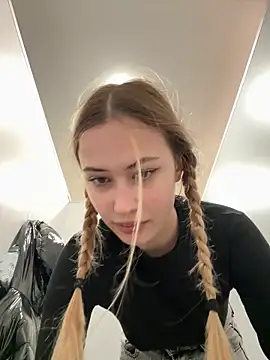 blonde exe online show from February 25, 3:32 pm