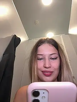 Snapshot of blonde_exe chatting on July 2, 3:18 pm blonde exe online show from July 2, 3:18 pm