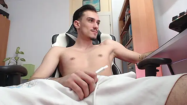 silasluxor online show from March 22, 10:40 am