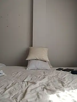 Snapshot of Lyonette_reading1 chatting on February 27, 2:17 pm Lyonette reading1 online show from February 27, 2:17 pm