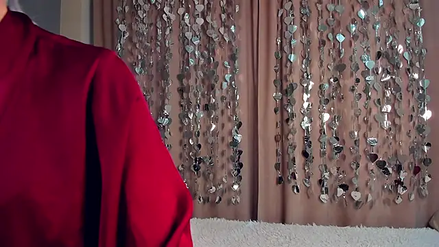 Snapshot of GoldenLenarz chatting on February 25, 11:09 am GoldenLenarz online show from February 25, 11:09 am