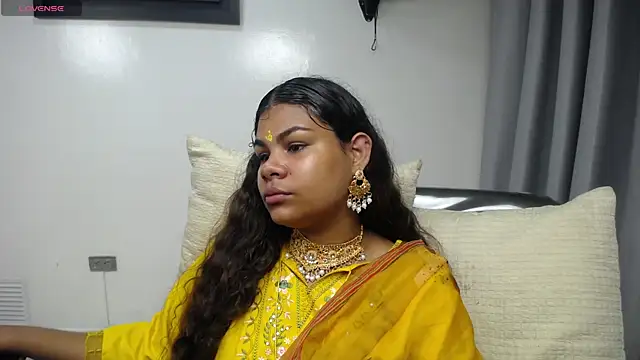 yaazhinii online show from April 7, 11:54 am