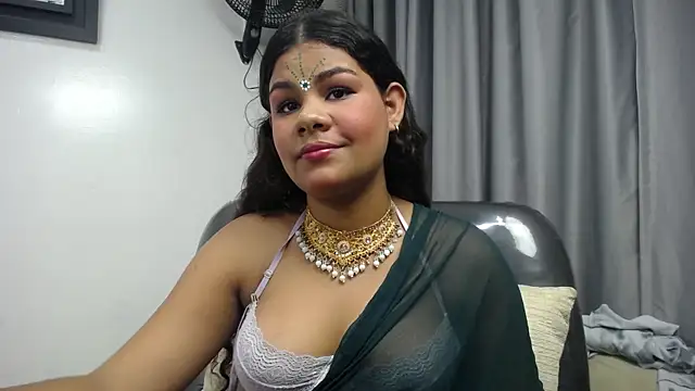 yaazhinii online show from July 6, 11:51 am