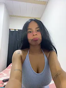 Snapshot of brytaniweed chatting on February 18, 4:41 am brytaniweed online show from February 18, 4:41 am