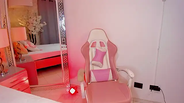 YazminJenner online show from March 11, 5:35 am