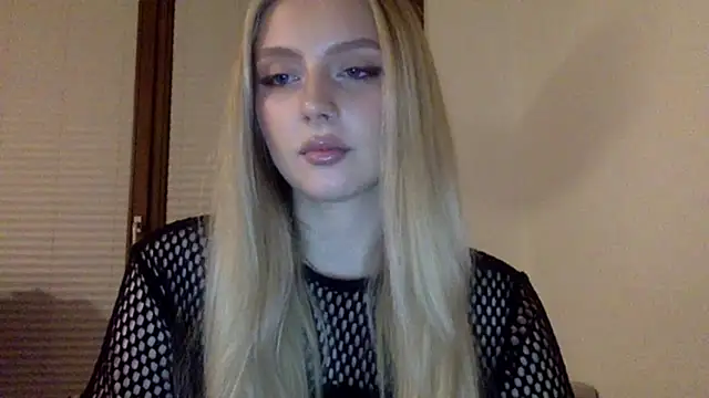 Snapshot of MayaWetDream chatting on April 23, 8:11 pm MayaWetDream online show from April 23, 8:11 pm