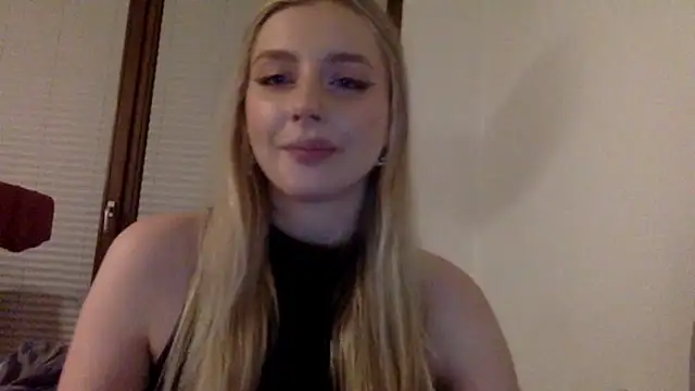 Snapshot of MayaWetDream chatting on April 30, 8:26 pm MayaWetDream online show from April 30, 8:26 pm