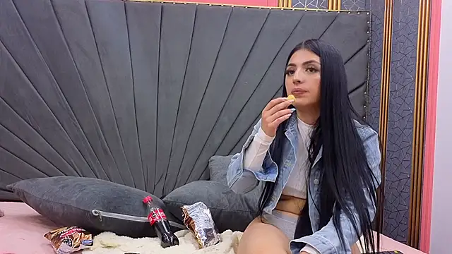 Julieta-Horny- online show from March 28, 3:39 am