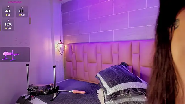 Snapshot of Naomi-Thompson chatting on February 24, 8:18 pm Naomi-Thompson online show from February 24, 8:18 pm