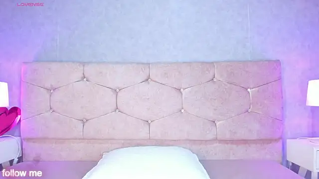 Snapshot of Chloe_Miiler chatting on February 20, 12:38 pm Chloe Miiler online show from February 20, 12:38 pm