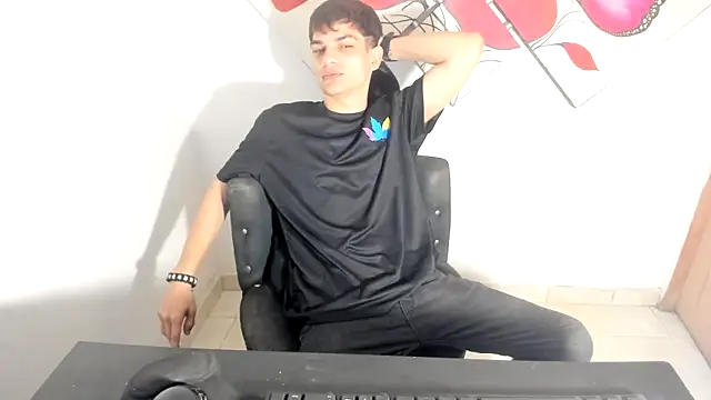 Jesshot bigcock20cm online show from May 30, 2:19 am