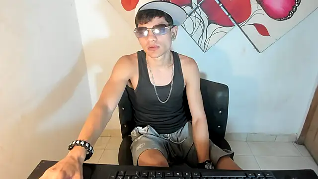 Jesshot bigcock20cm online show from June 4, 5:02 am