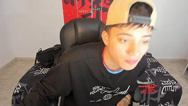 Wesleey-Boy online show from April 8, 7:03 pm