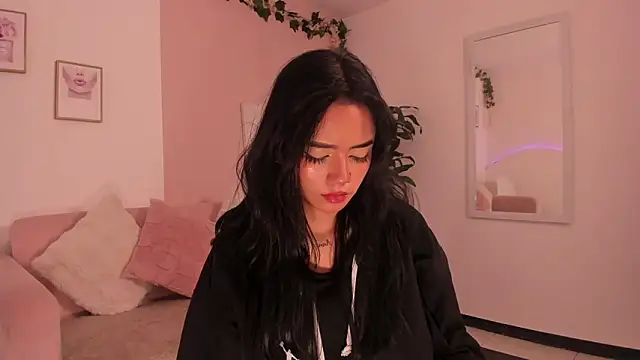 Snapshot of Mila_jenner chatting on February 19, 1:18 pm Mila jenner online show from February 19, 1:18 pm